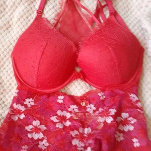 Brand New Victoria's Secret Bra 32DD & LACE Cheeky- XS